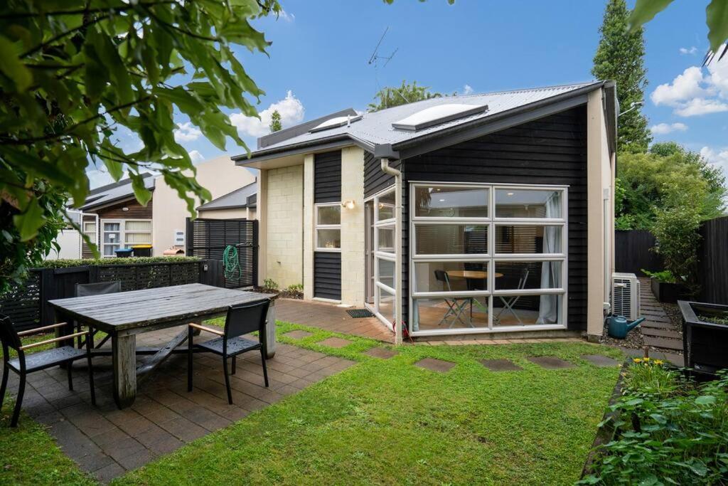 Sunny, Quiet, 2-Bedroom Unit In Fabulous Location! Cambridge Exteriér fotografie